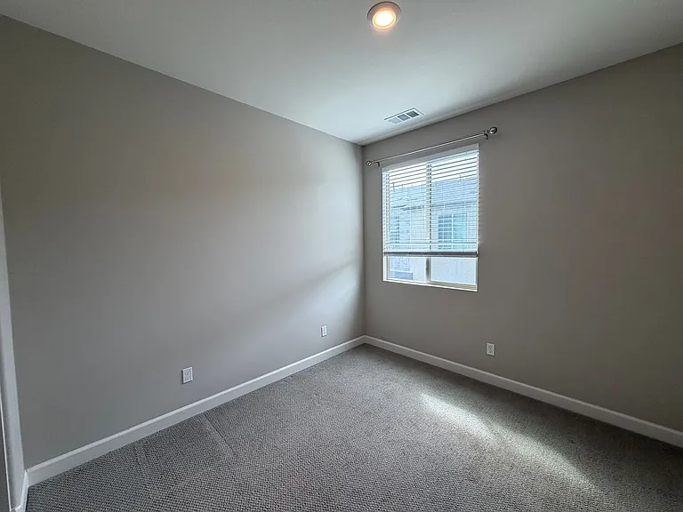 1922 Strata St #5 — Photo 7