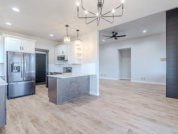 3rd image of 321 Rose Quartz Pl