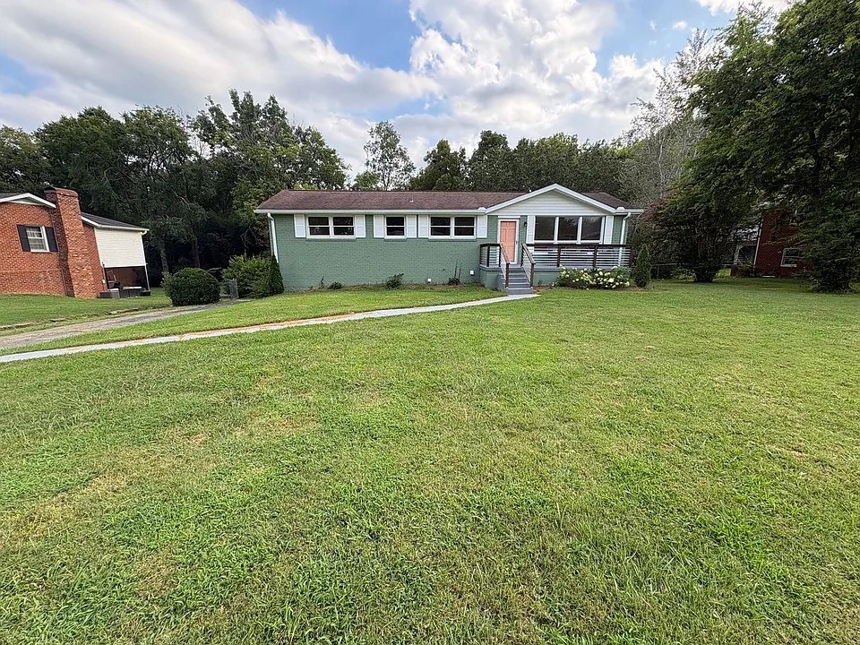 1614 Shady Cir