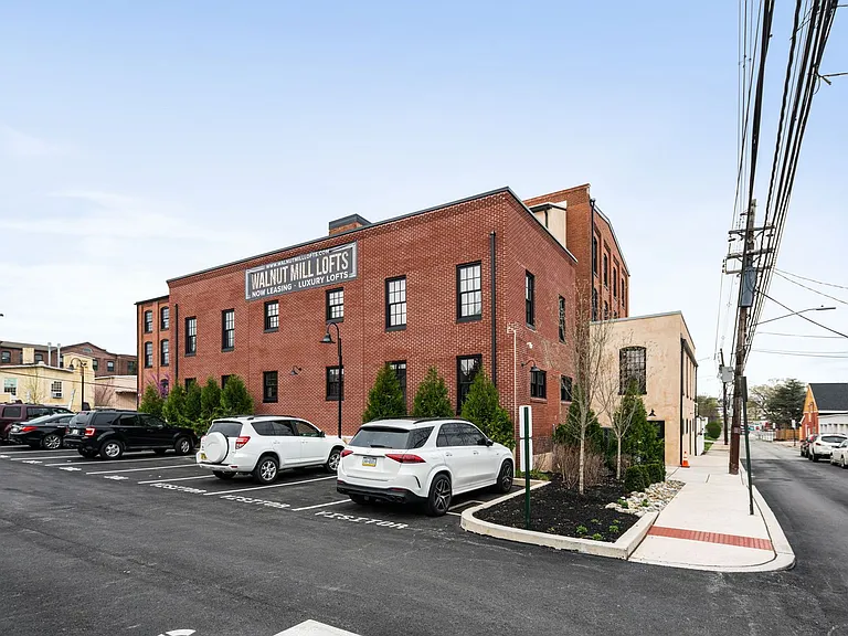 345 Walnut St — Photo 26