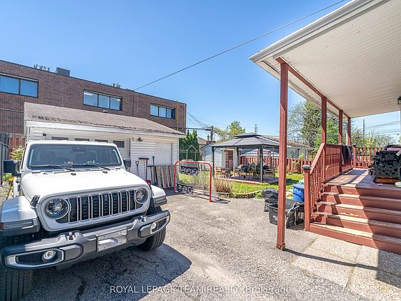 4th image of 464 Mutual St