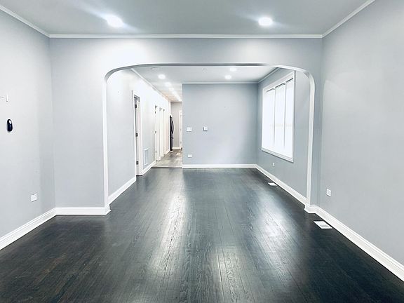 3rd image of 5921 S Fairfield Ave #1