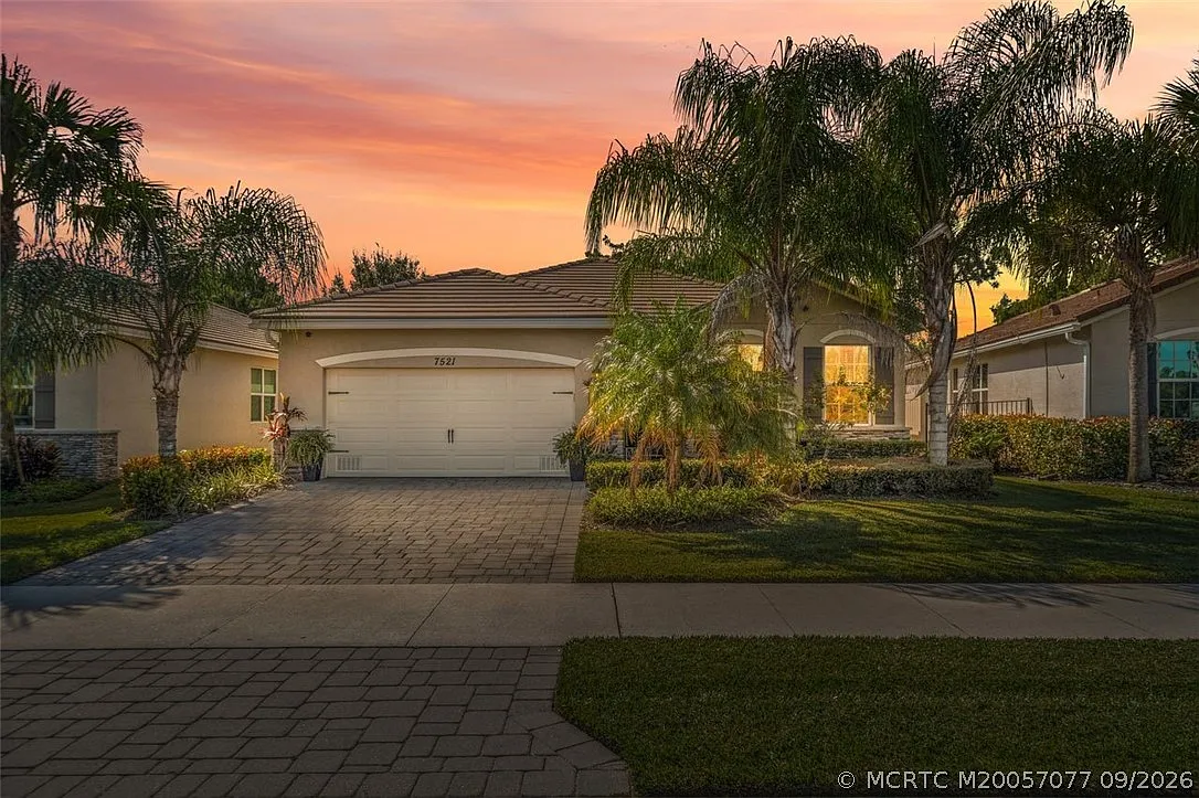 4 bed, 2.0 bath, 2033 sqft, $3,800 — Photo 4