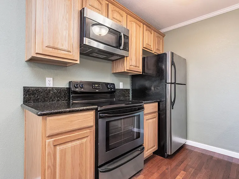 900 Cambridge Dr #138 — Photo 12
