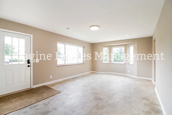 3 bed, 2.0 bath, 1866 sqft, $2,799 — Photo 4