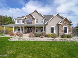 2 Leah Ct, Ballston Lake, NY 12019