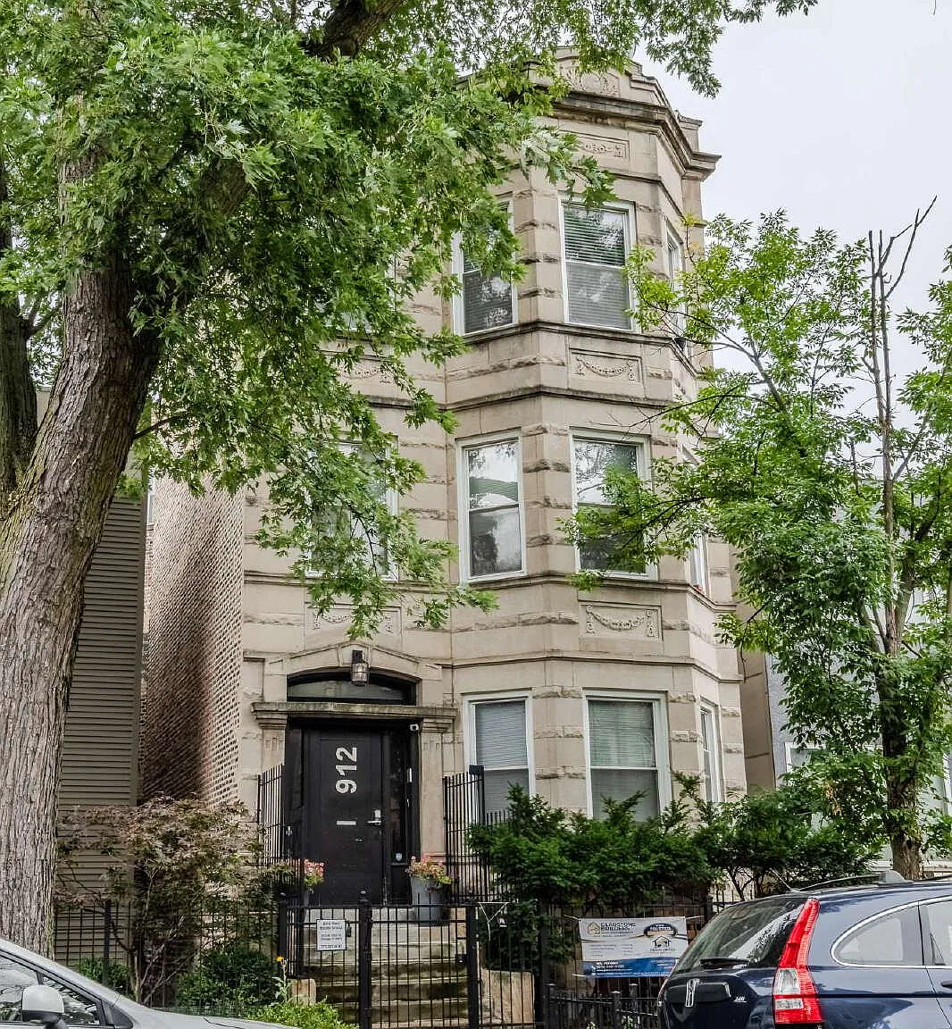 912 N Richmond St — Photo 2