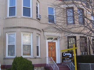 8 East Rd, Great Neck, NY 11024