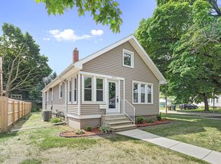 2433 Kensington Rd, Lansing, MI 48910