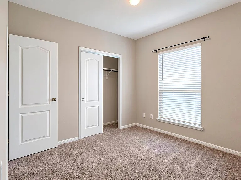 2210 Hayes St — Photo 15