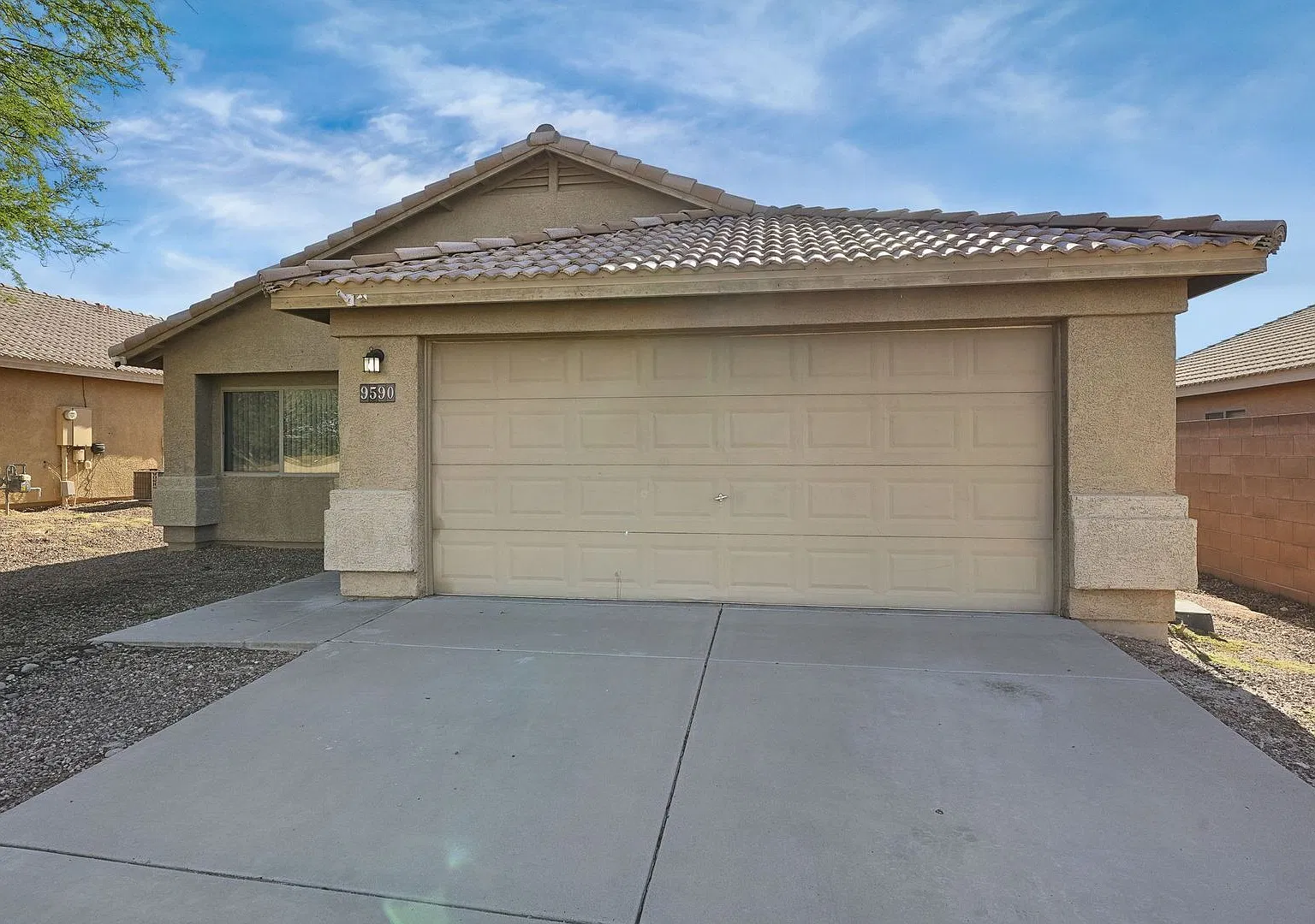 Spacious 3-Bed Tucson Home with Fenced Yard & Covered Patio | 9590 N Marsh Wren Pl — Photo 2