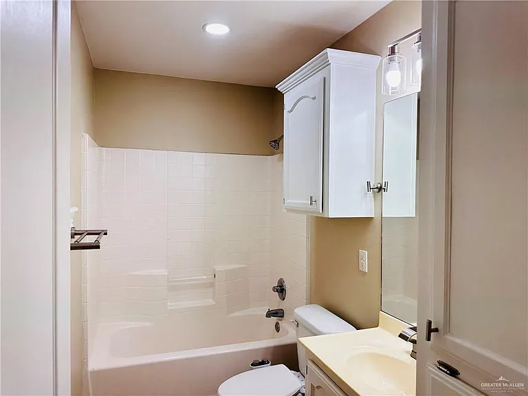 2105 W Western Dr #2 — Photo 13