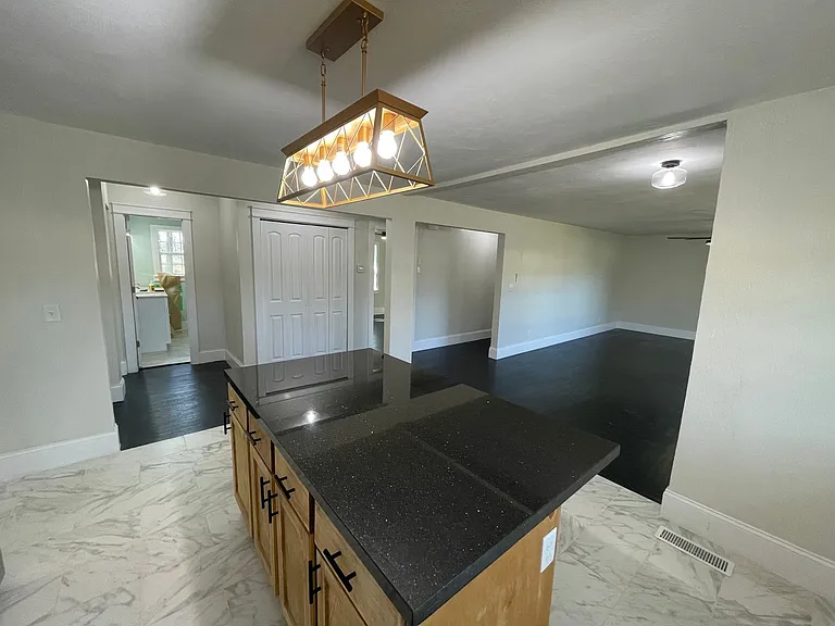 428 W Broadmoor St — Photo 10