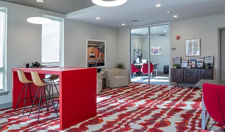 50 Front Luxury Apartments — Photo 14