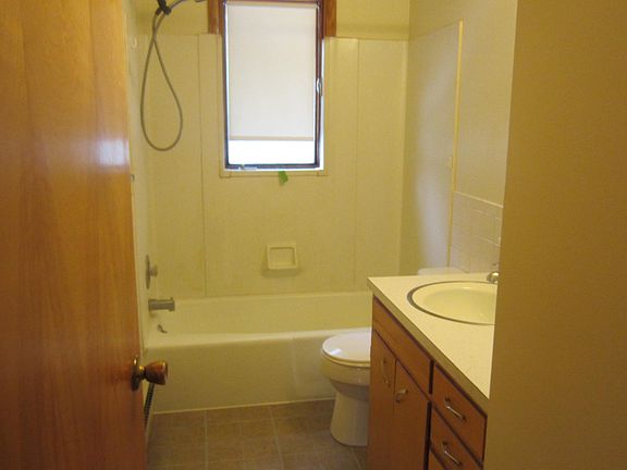 4th image of 201 W Center St APT 3