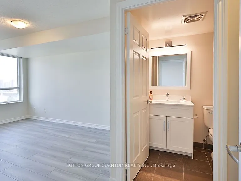 310 Burnhamthorpe Rd W #1602 — Photo 23