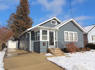 686 Congdon Ave, Elgin, IL 60120