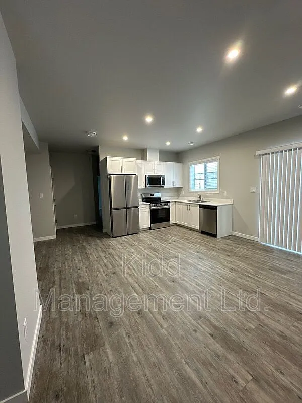 2 bed, 1.0 bath, 764 sqft, $1,690 — Photo 3