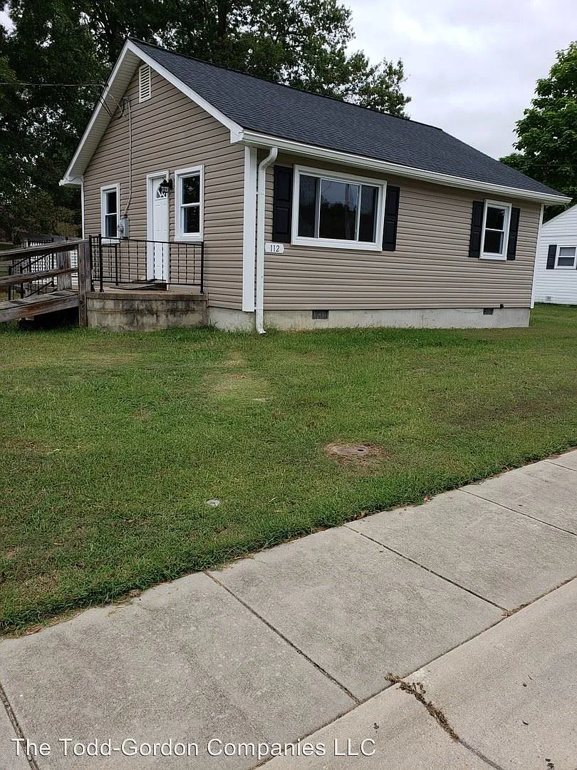 112 Thompson Ln photo 1