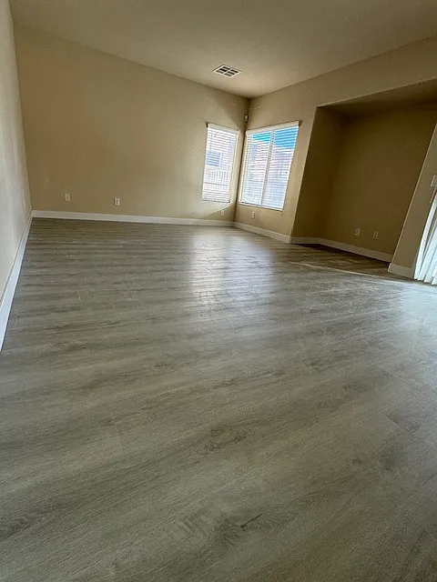 4 bed, 2.5 bath, 2730 sqft, $2,400 — Photo 4