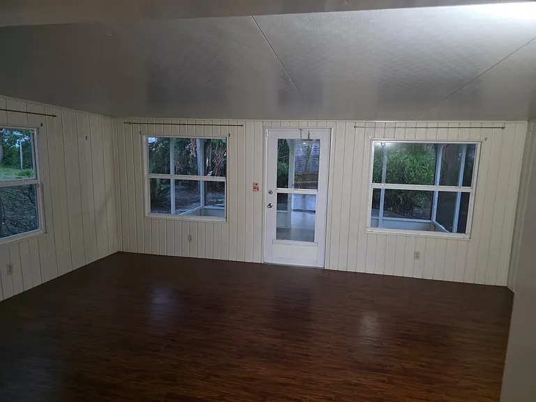 190 Eldron Blvd SE — Photo 11
