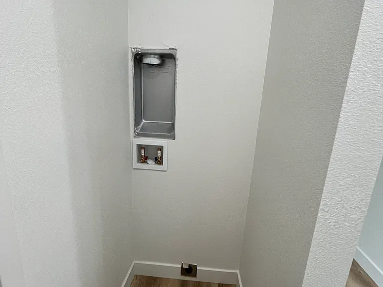 4417 Phelan Ave — Photo 10