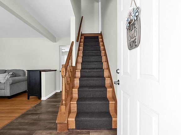 3rd image of 1679 Peardale Rd N