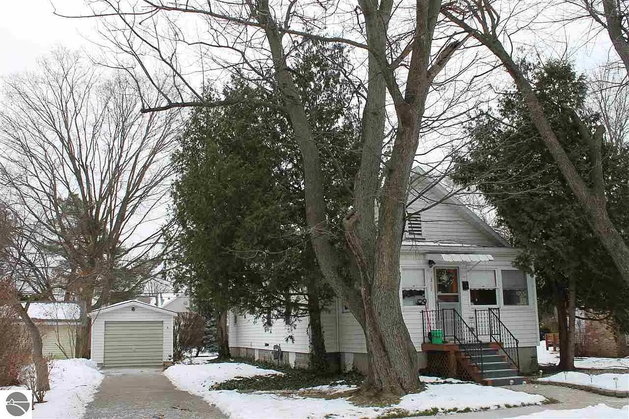 317 S Arnold St photo 1