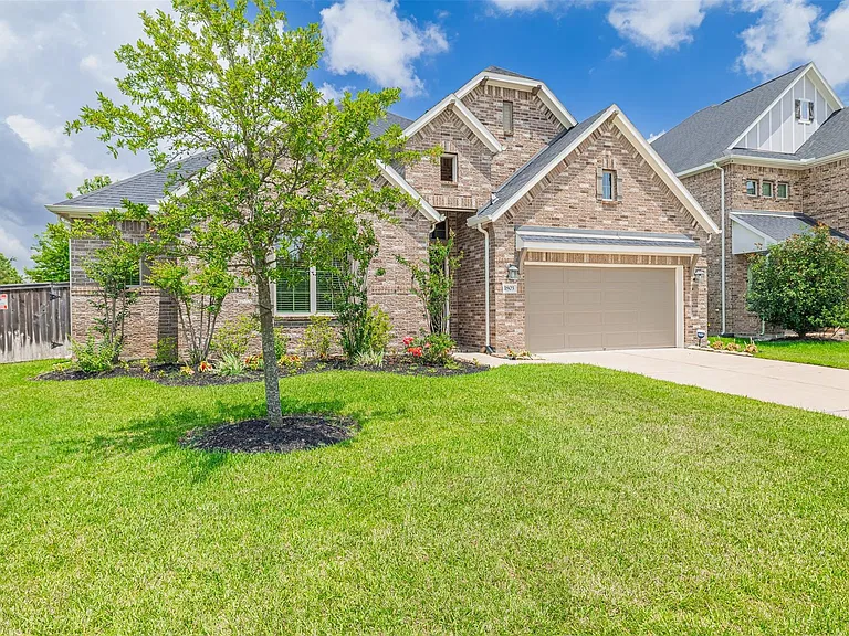 1803 Pepper Grove Ln — Photo 2