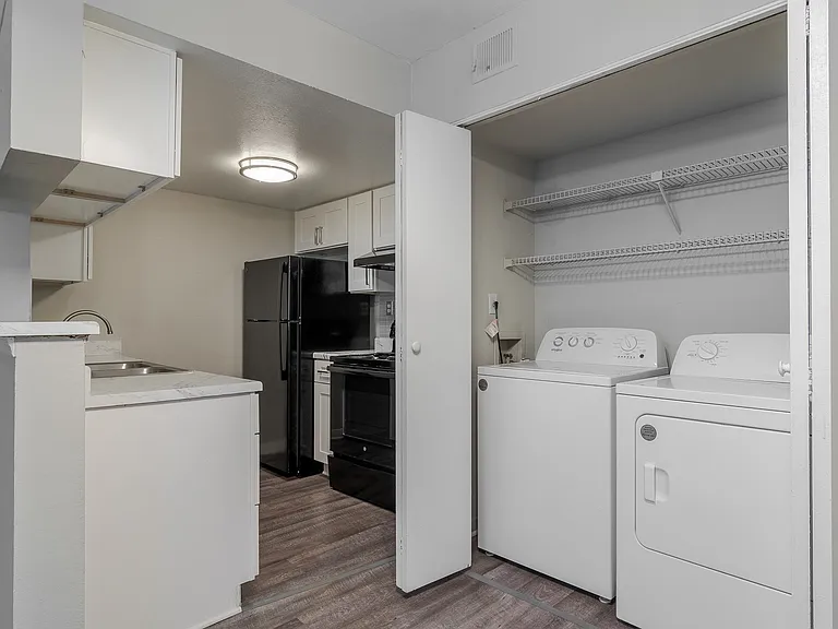 Grove at Stonebrook Apartments and Townhomes — Photo 8