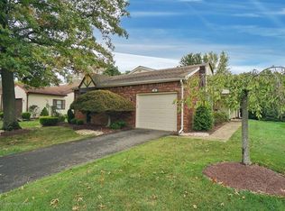 27 Lakeview Dr, Marlboro, NJ 07746