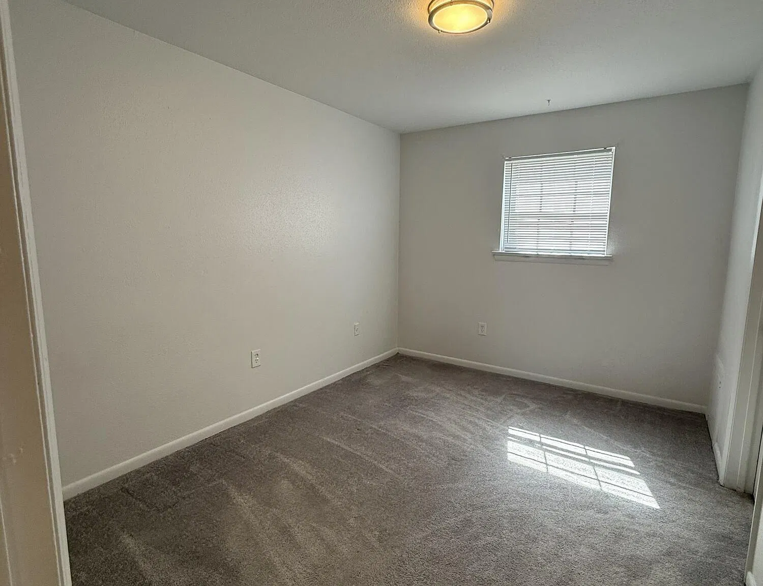 502 Poage Ln — Photo 3