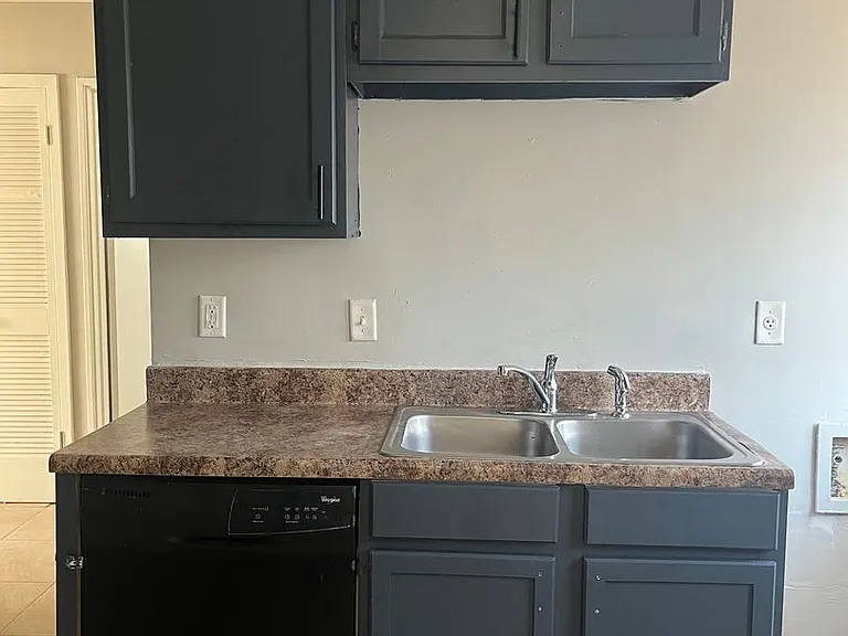 4016 Rhodes Ave — Photo 5