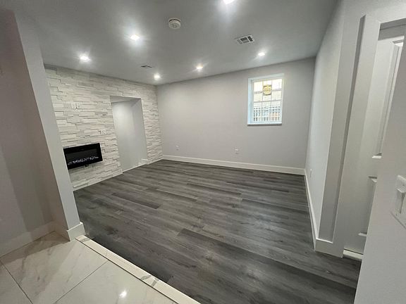 4th image of 6112 Broadway #1