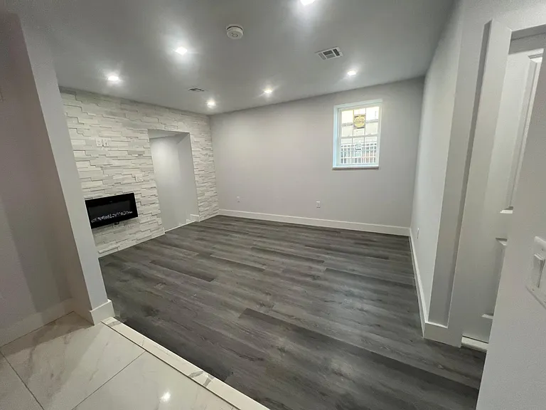 6112 Broadway #1 — Photo 4