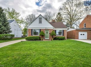 1371 Cranover Rd, Lyndhurst, OH 44124