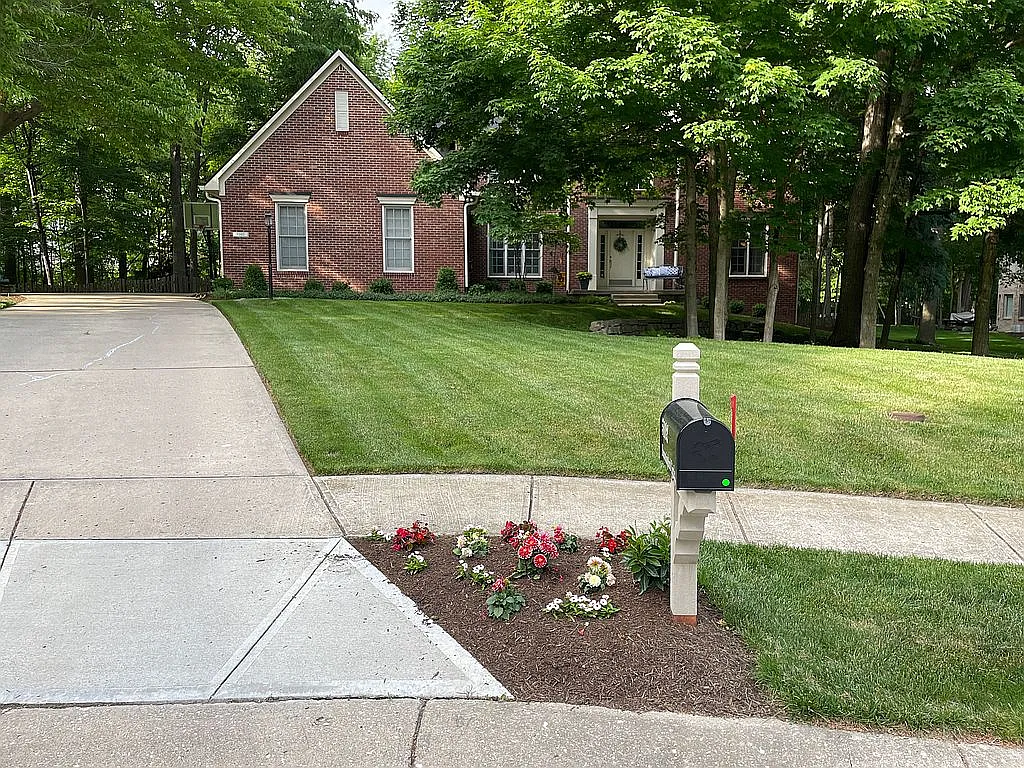 5102 Hummingbird Cir photo 1