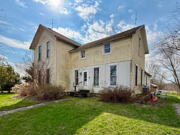 1652 Olive Branch Rd, Galien, MI 49113