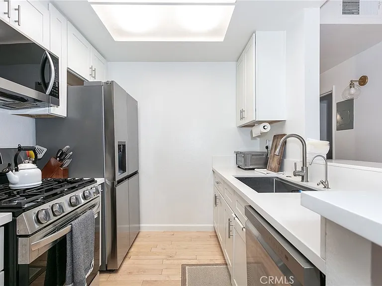 19350 Sherman Way #124 — Photo 12