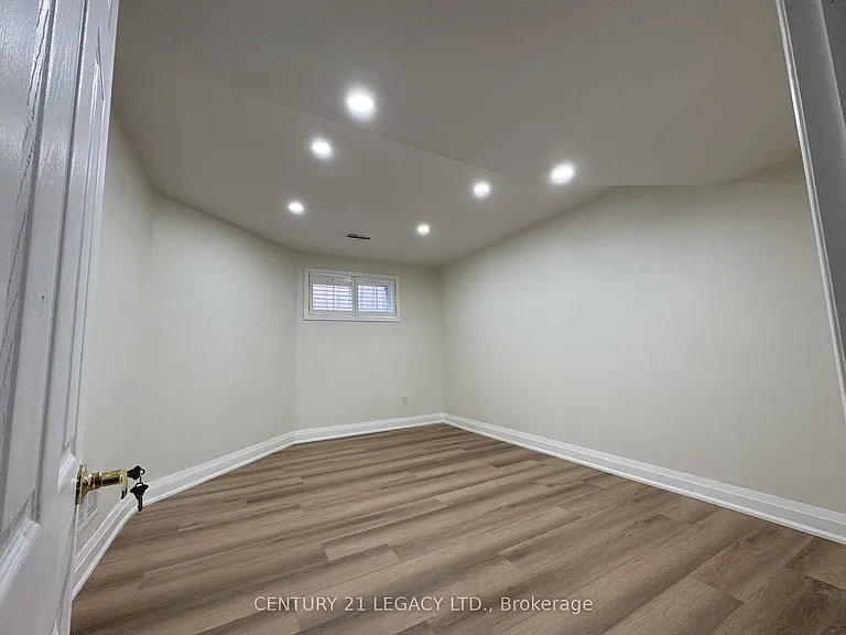 55 Maryhill Dr — Photo 4