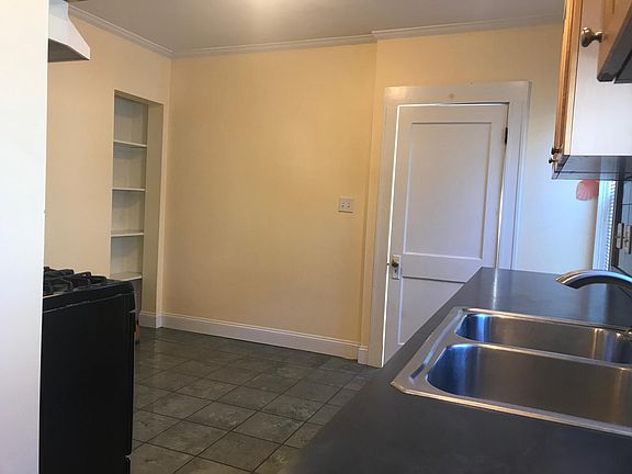 Eat-in Kitchen