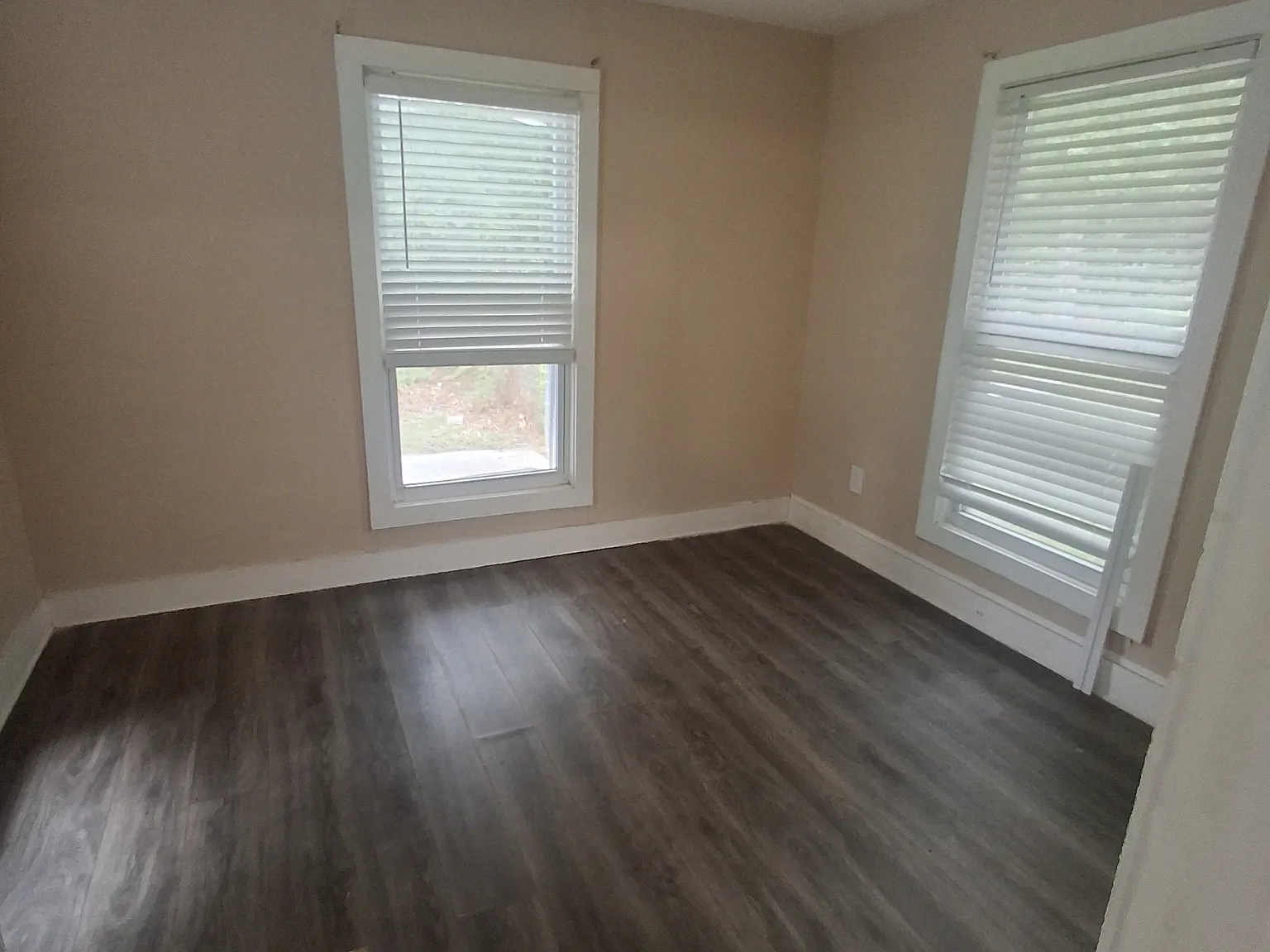 2 bed, 983 sqft, $1,600 — Photo 3