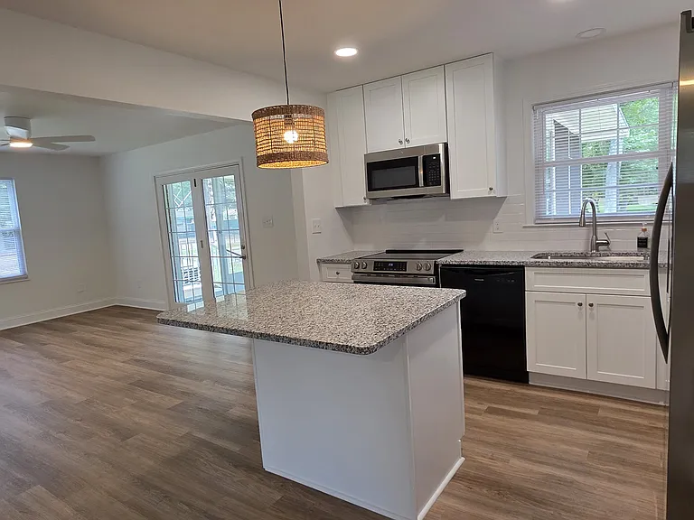 1011 Cedar Dr S #A — Photo 8