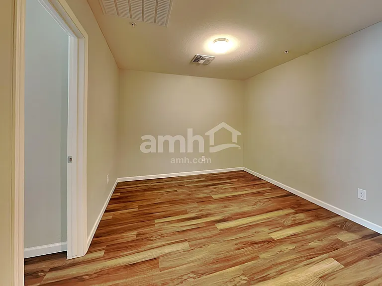 20740 W Thomas Rd — Photo 8