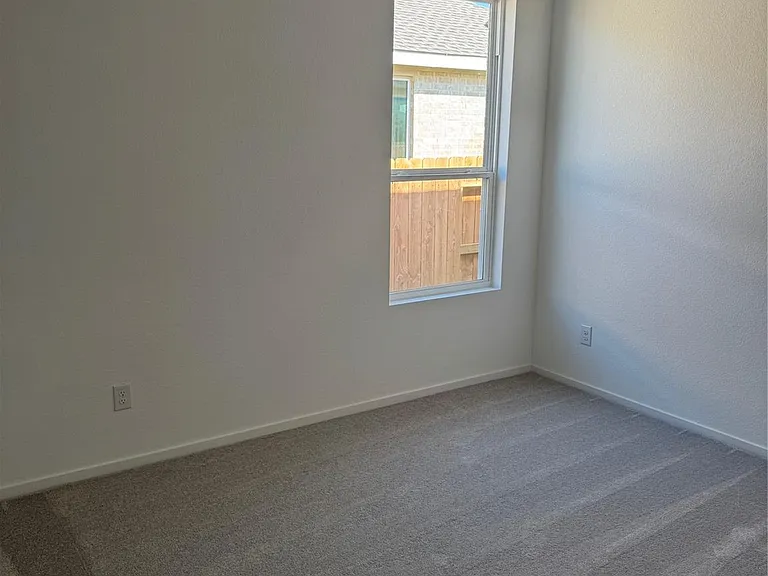 902 Heaven Dr — Photo 21