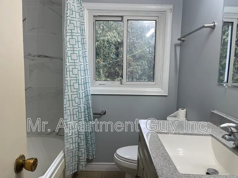 161 Weber St N — Photo 10