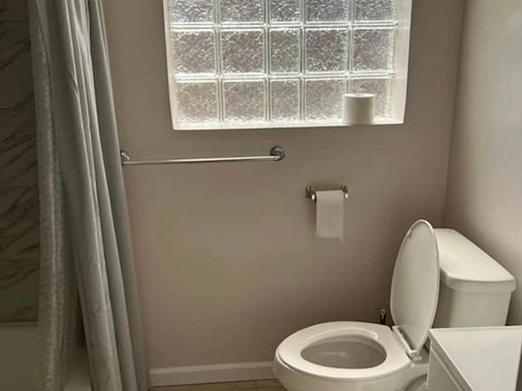 3rd image of 3838 Kilbourne Ave