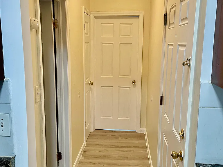 218 Columbia Ave #1R — Photo 9