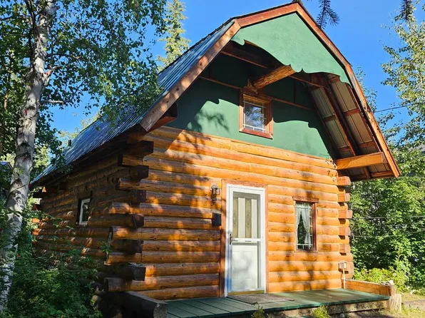 895 Graham Ln, Fairbanks, AK 99709