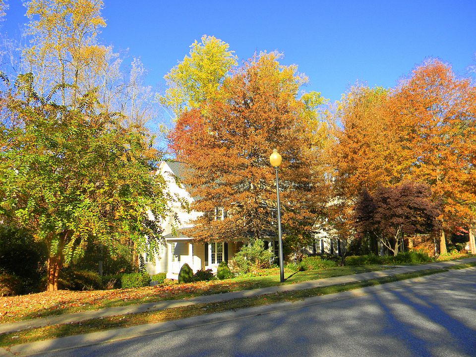 1st image of 133 Fernbrook Dr